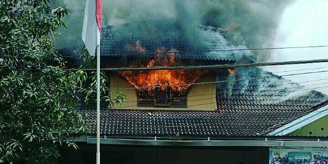 Tak Dipinjamkan Uang, Penjaga Kantor Marah Lalu bakar kantornya